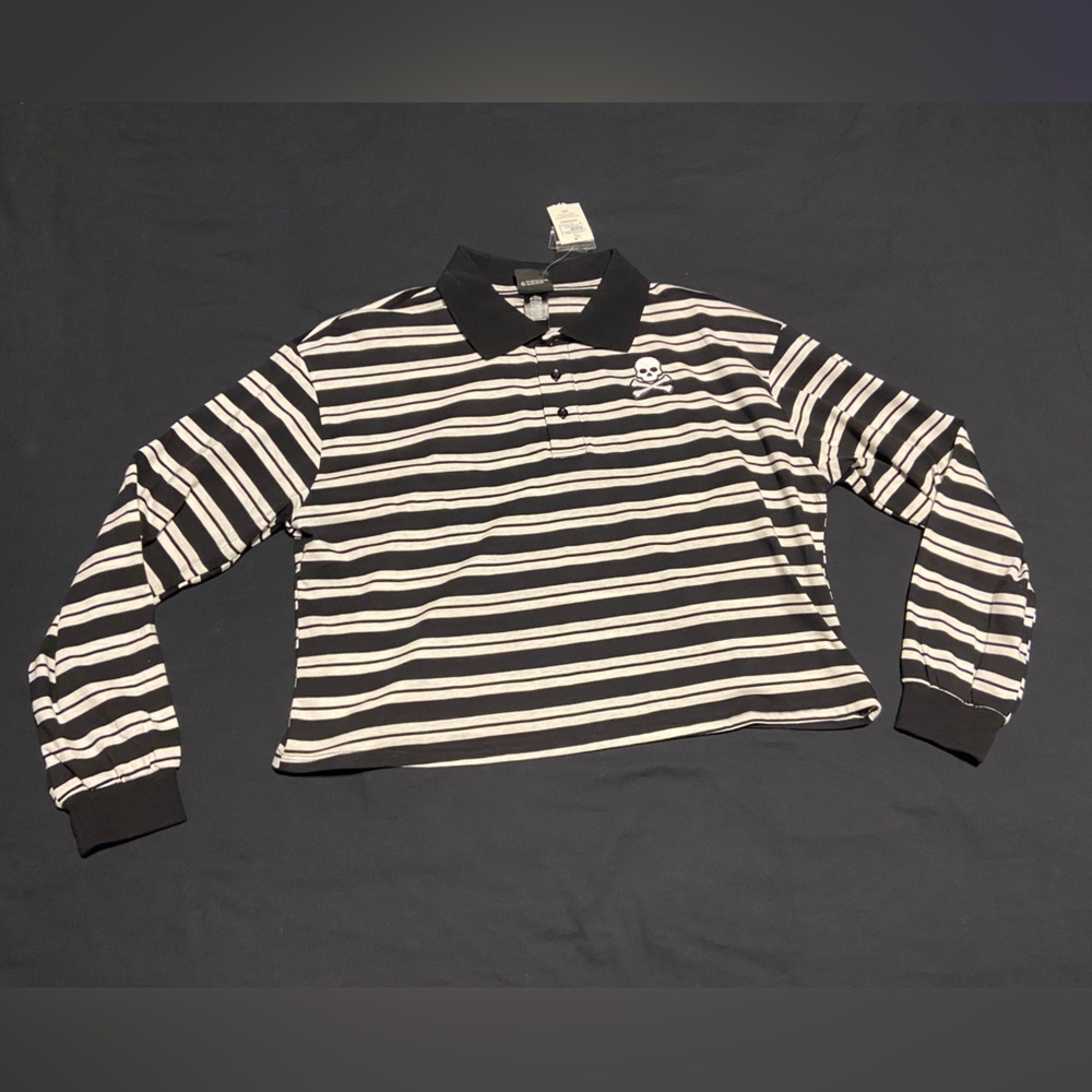Stripes & crossbones  top☠️